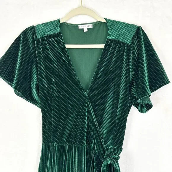 green emerald velvet dress Baltic Born Womens Arlene Shimmer Gown | Emerald main image 0